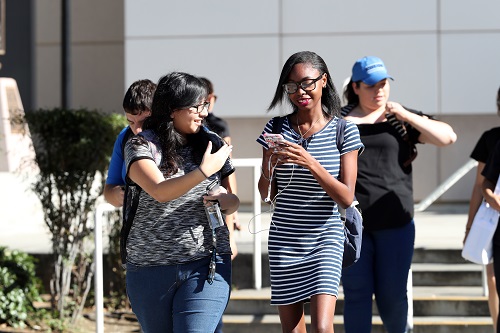 CSUSB Students walking