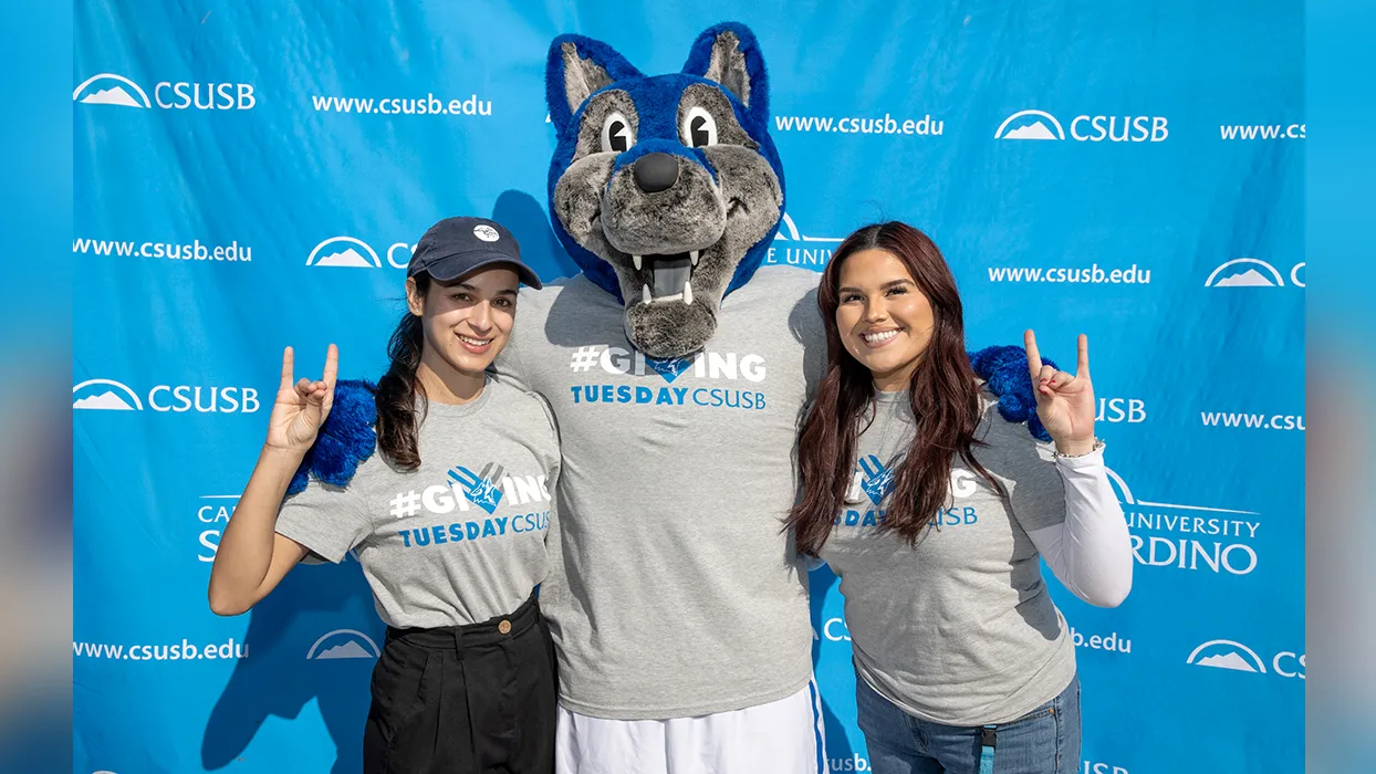 Cody Coyote with two CSUSB students 