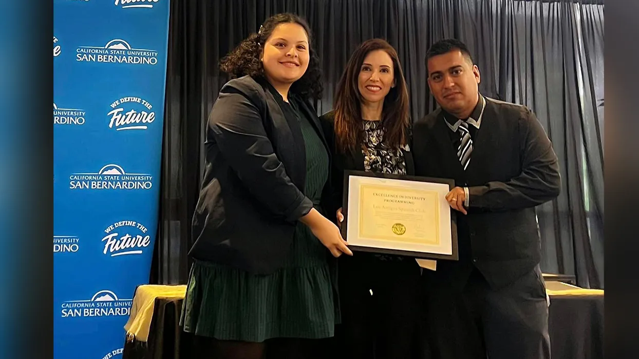 Bibiana Diaz and two others hold up their award