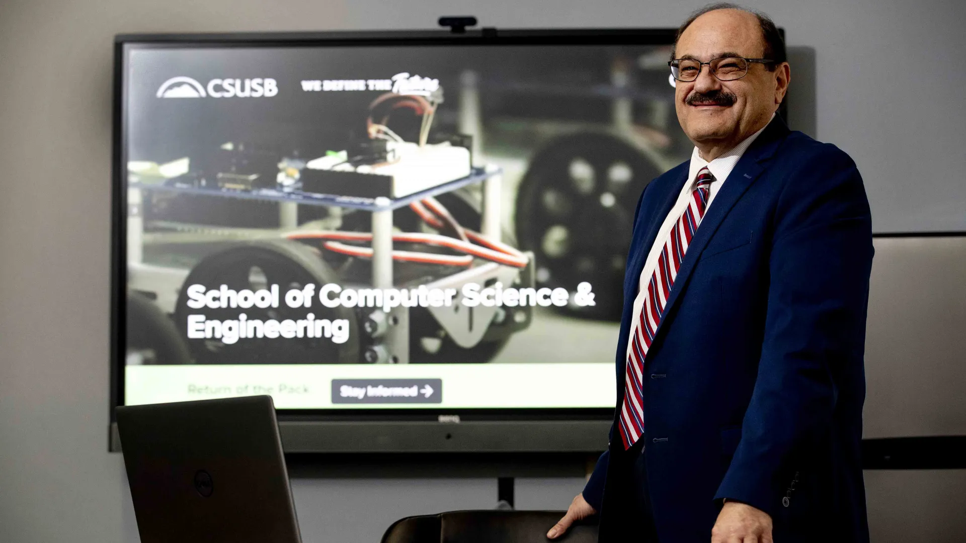 Professor bridges with U.S. Air force and aerospace industry