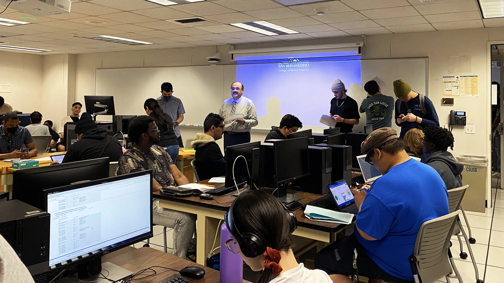 A CSUSB computer science class.