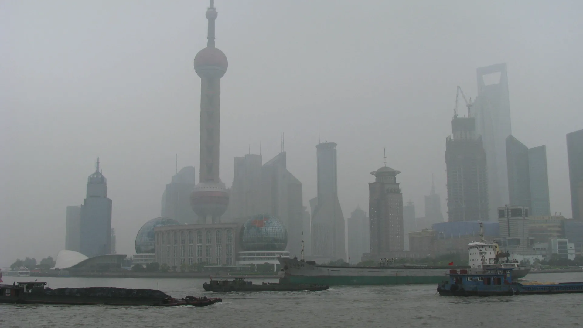 The Shanghai skyline shrouded in heavy smog, June 2008. China’s environmental challenges brought by a rapidly expanding economy will be the topic of the first Modern China Lecture on Tuesday, followed by a presentation on why Chinese dissidents backed former President Donald Trump on Thursday. Both talks will be on Zoom. Photo: Peter Dowley/Wikimedia Commons