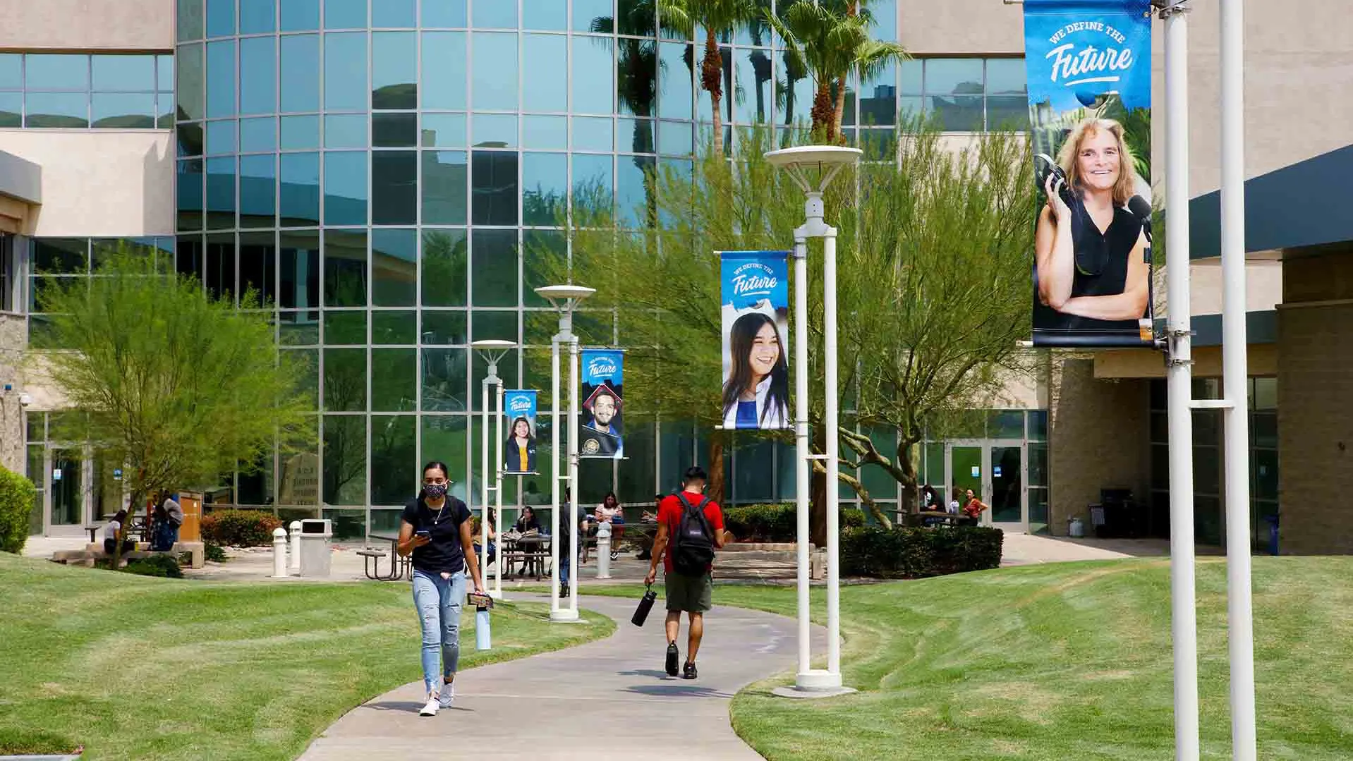 Students walking at the CSUSB Palm Desert Campus