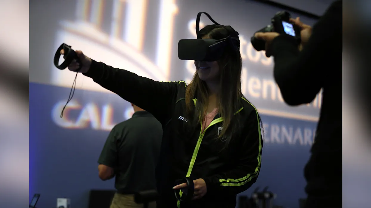 A student using a VR set at CSUSB