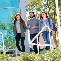 Students at CSUSB’s Palm Desert Campus