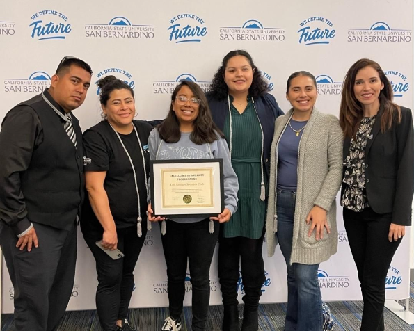 Los Amigos Club Members and Advisor receiving Award