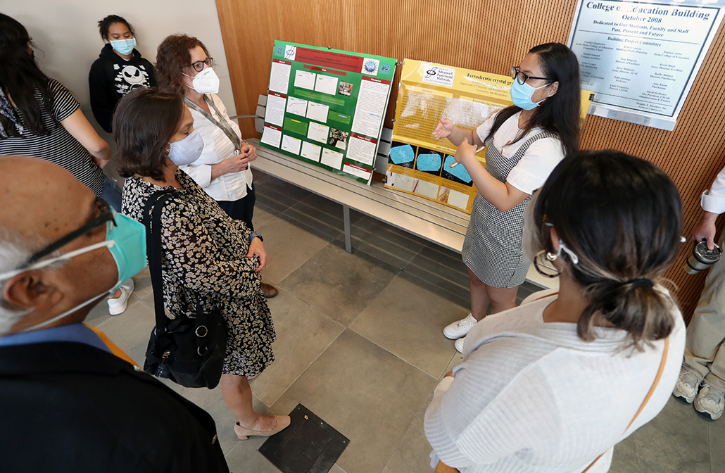 Dean Sastry Pantula and attendees with CREST Scholar Chi Duong