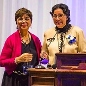 Gloria Macías Harrison y Marta Macías Brown